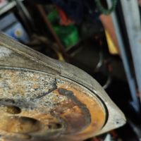 上海高溫，使用汽油泵澆水注意水管保護(hù)，避免水泵故障